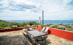 Hier gibt es ein Panoramablick auf das Meer im L'Arco.